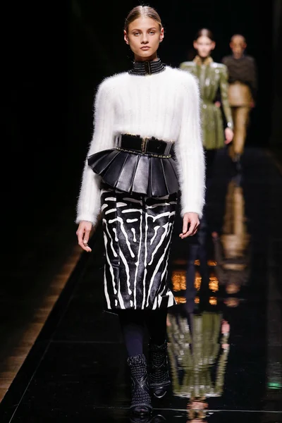 Look 25
